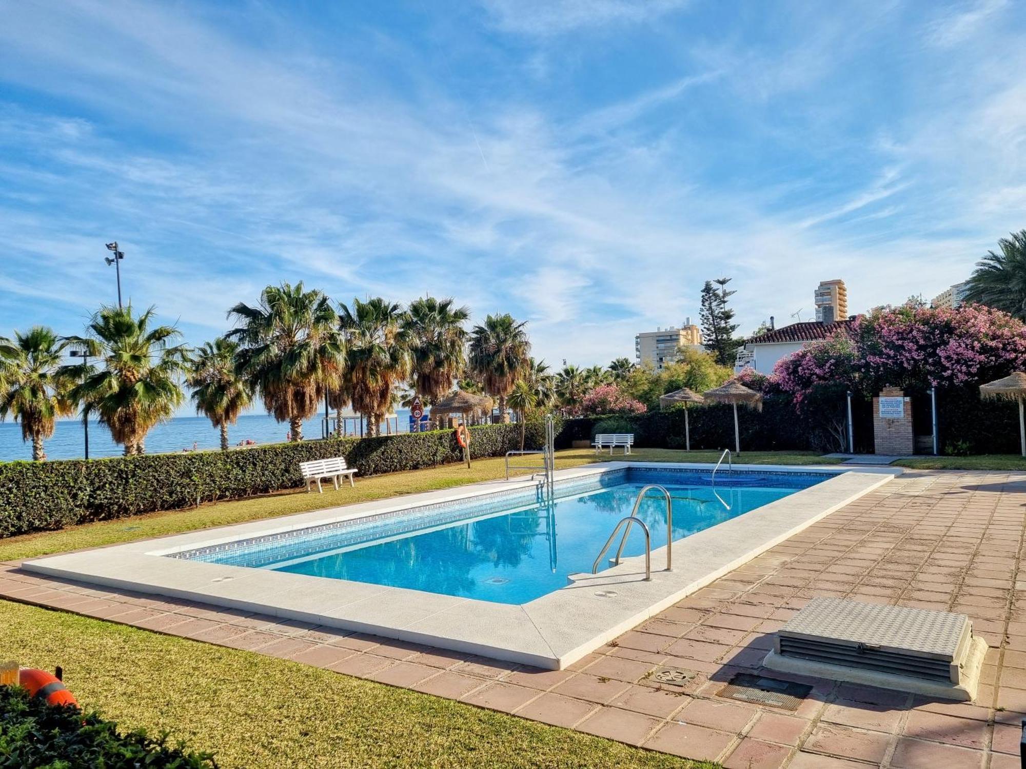 Barbados Beach And Pool Apartment Fuengirola Exterior photo
